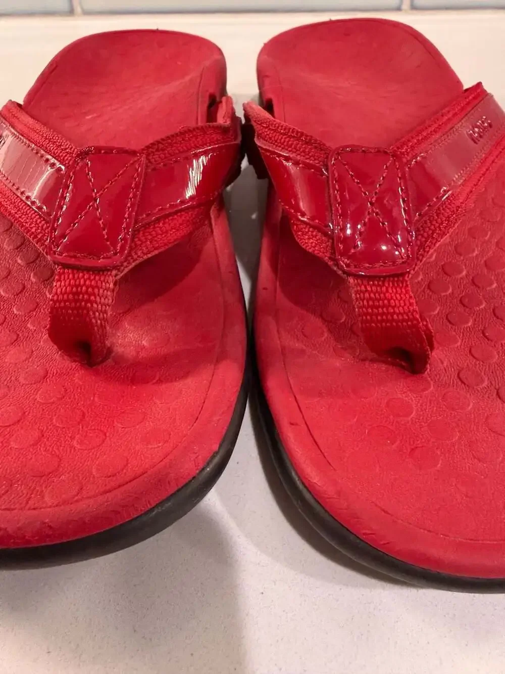 Vionic Tide II Orthotic Flip Flop Sandals Red Size 6 - Picture 2 of 4